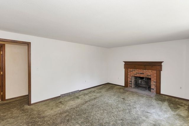 49 Country Club Hts, Monson, MA 01057