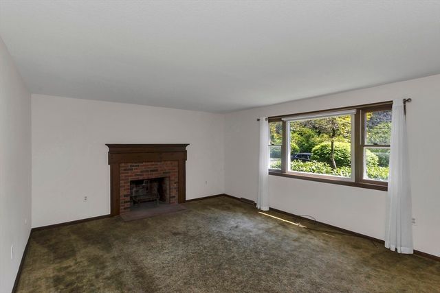 49 Country Club Hts, Monson, MA 01057