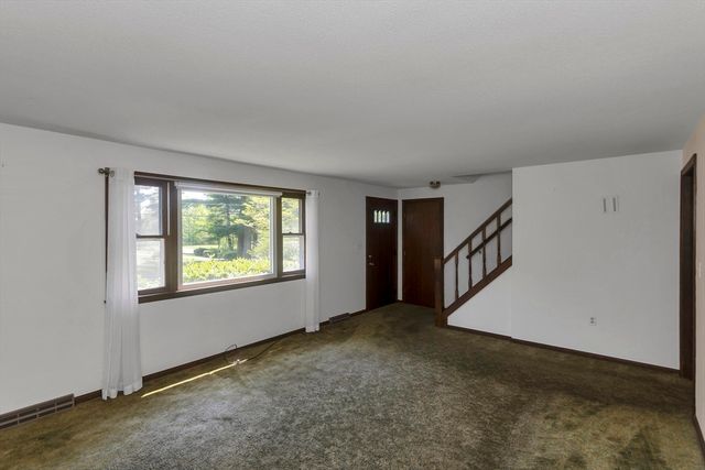 49 Country Club Hts, Monson, MA 01057
