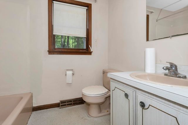 49 Country Club Hts, Monson, MA 01057