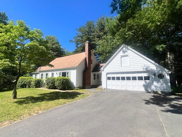 49 Country Club Hts, Monson, MA 01057