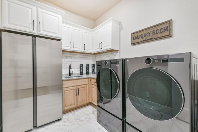 208 N Opulent Drive, Montgomery, TX 77316