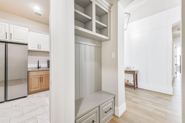 208 N Opulent Drive, Montgomery, TX 77316