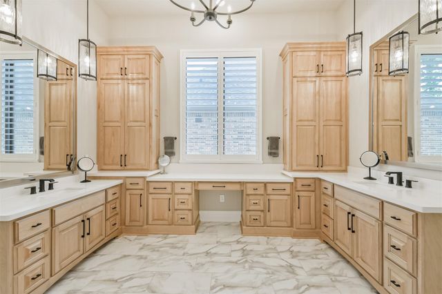 208 N Opulent Drive, Montgomery, TX 77316