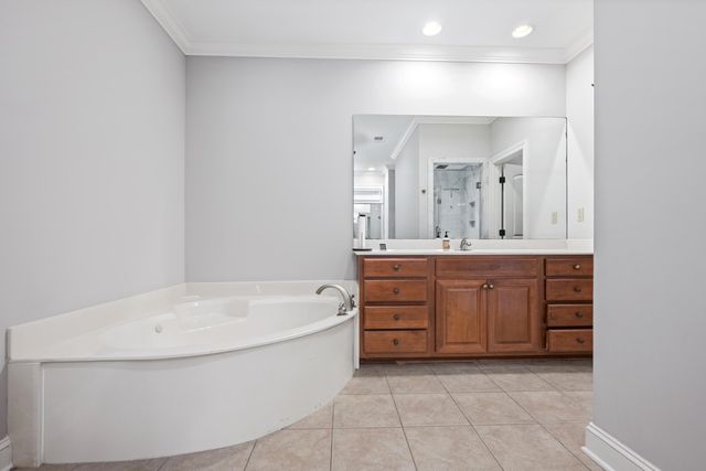 10835 WHISPER HOLLOW CV, Collierville, TN 38017