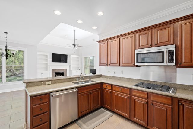 10835 WHISPER HOLLOW CV, Collierville, TN 38017