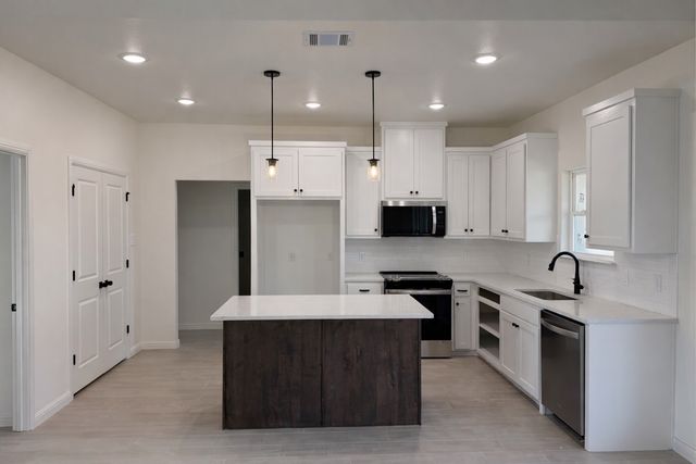 252 Yawney Drive, Lipan, TX 76462