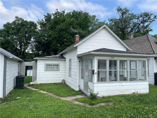 2510 S 4th Street, Leavenworth, KS 66048