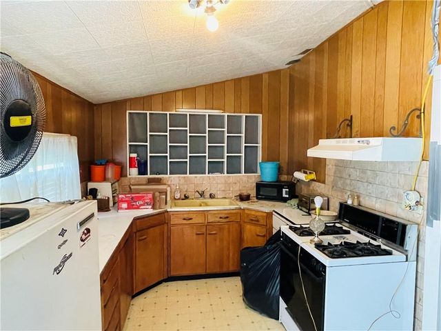 2510 S 4th Street, Leavenworth, KS 66048