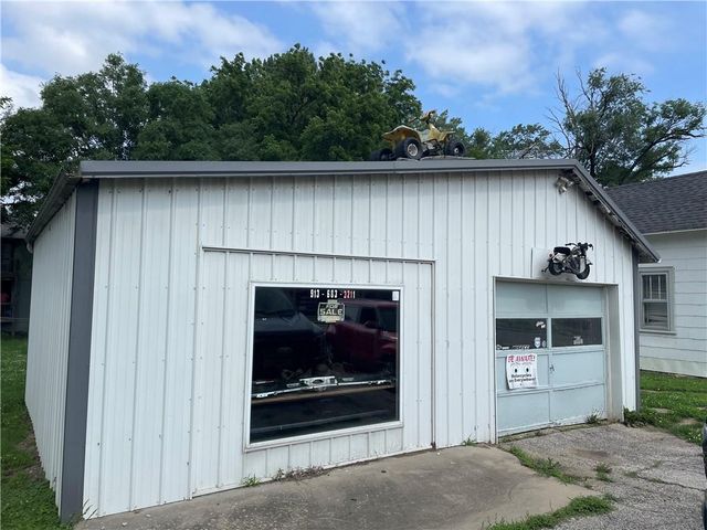 2510 S 4th Street, Leavenworth, KS 66048