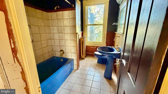 927 LEEDS AVE, Baltimore, MD 21229