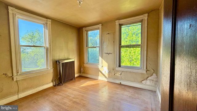 927 LEEDS AVE, Baltimore, MD 21229
