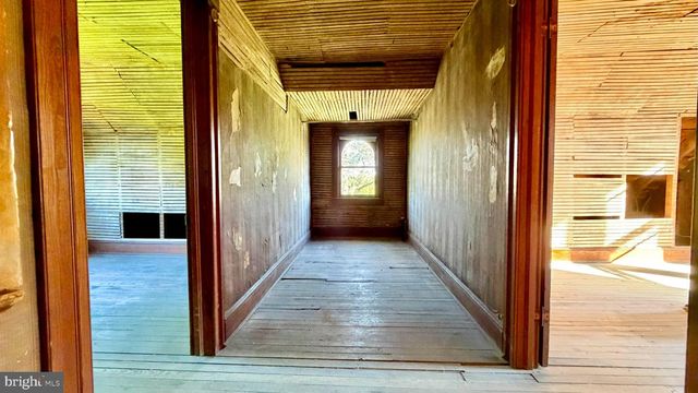 927 LEEDS AVE, Baltimore, MD 21229