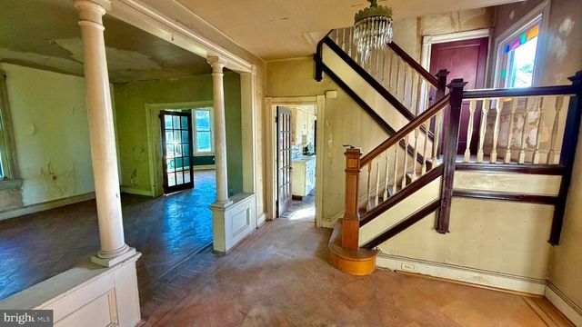 927 LEEDS AVE, Baltimore, MD 21229