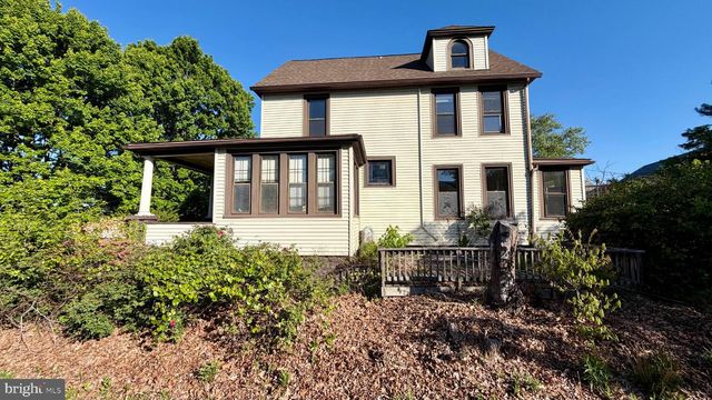927 LEEDS AVE, Baltimore, MD 21229