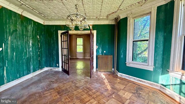 927 LEEDS AVE, Baltimore, MD 21229