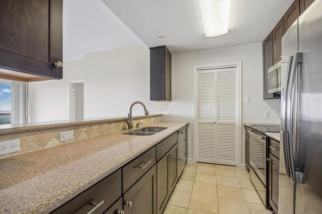 1701 Hermann Drive 17D, Houston, TX 77004