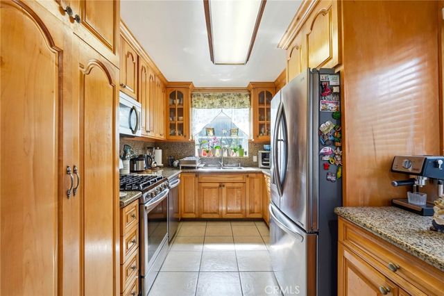 18149 Saticoy, Reseda, CA 91335