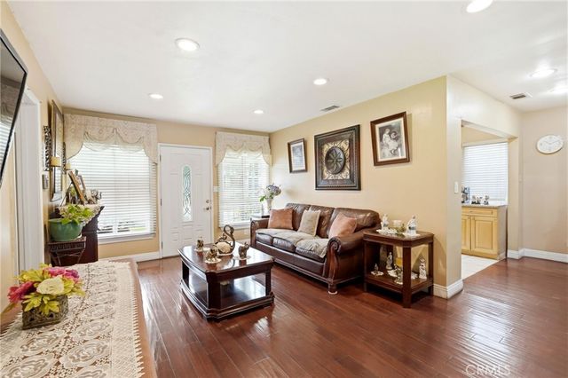 18149 Saticoy, Reseda, CA 91335