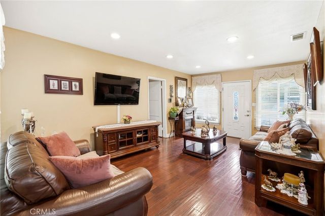 18149 Saticoy, Reseda, CA 91335