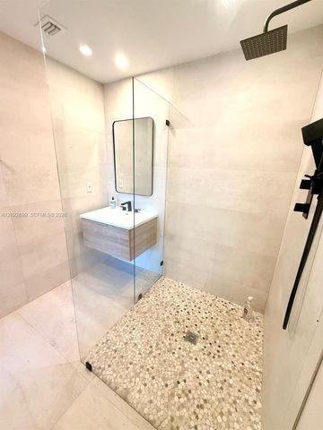 8300 Hawthorne Ave, Miami Beach, FL 33141