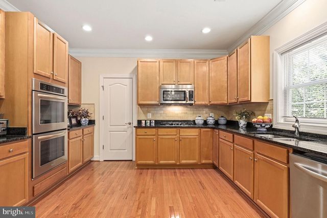 203 1ST ST, Rockville, MD 20851