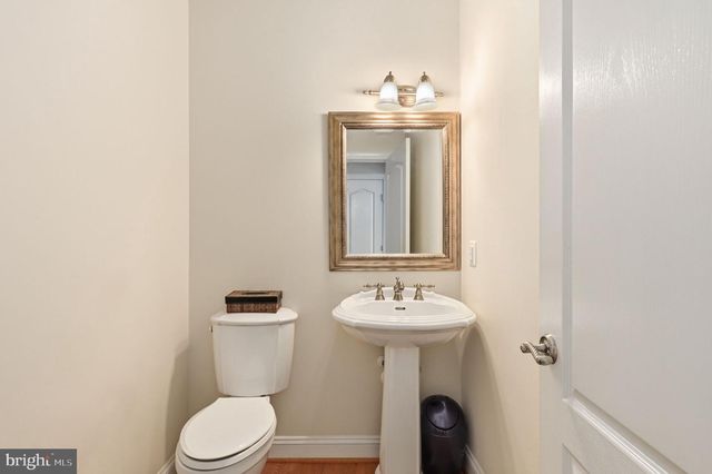 203 1ST ST, Rockville, MD 20851