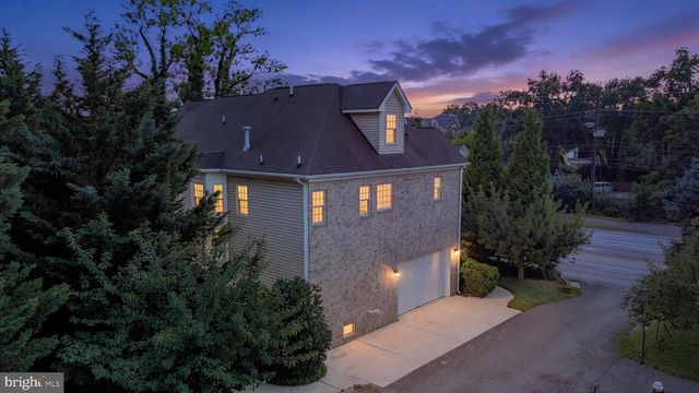 203 1ST ST, Rockville, MD 20851