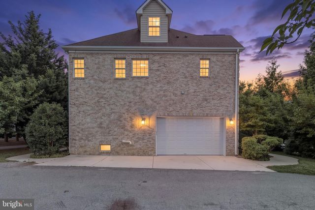 203 1ST ST, Rockville, MD 20851