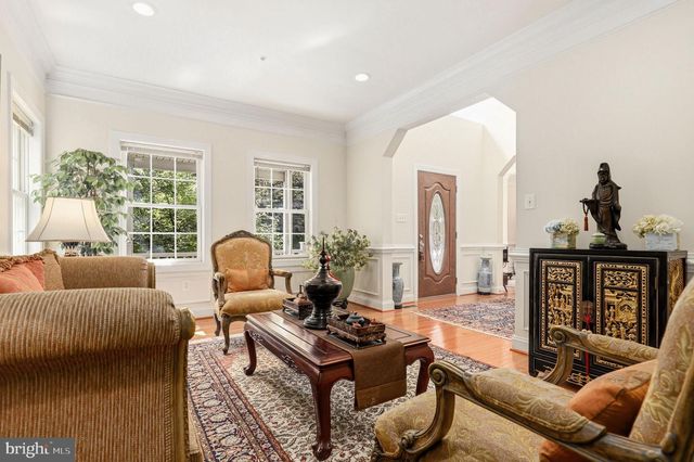 203 1ST ST, Rockville, MD 20851