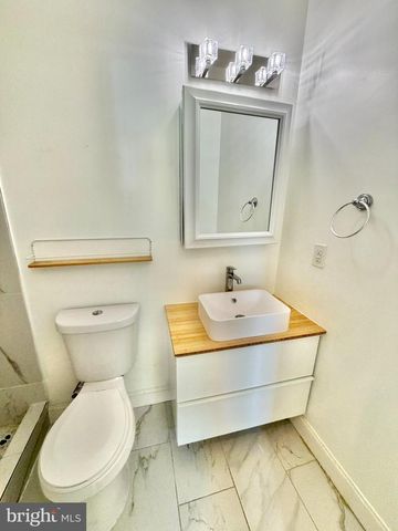 918 HAMILTON ST NW, Washington, DC 20011
