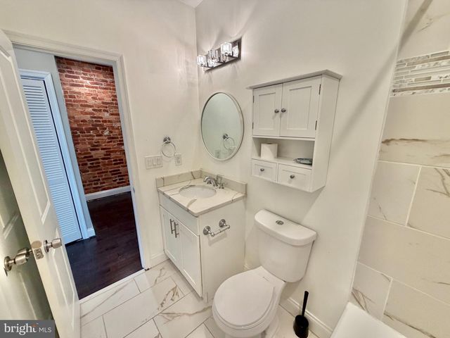 918 HAMILTON ST NW, Washington, DC 20011