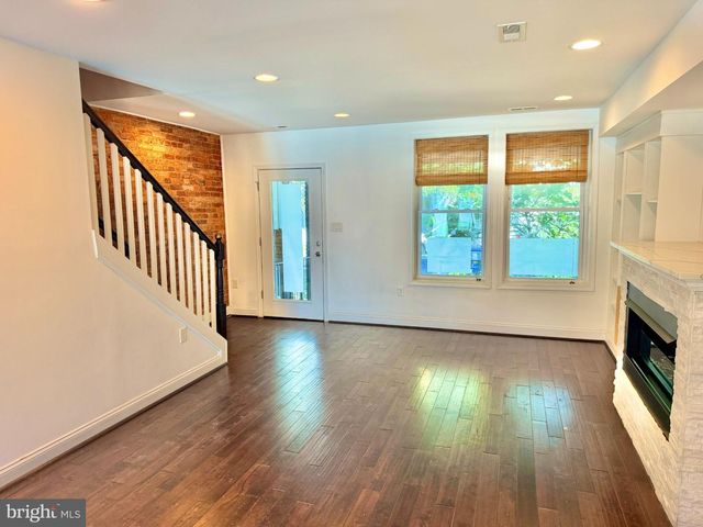 918 HAMILTON ST NW, Washington, DC 20011