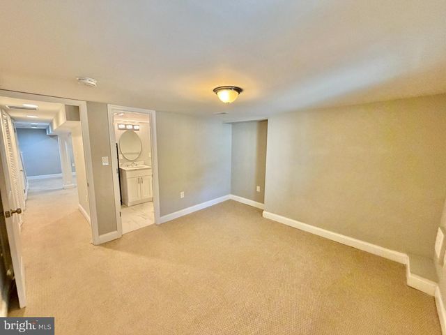 918 HAMILTON ST NW, Washington, DC 20011
