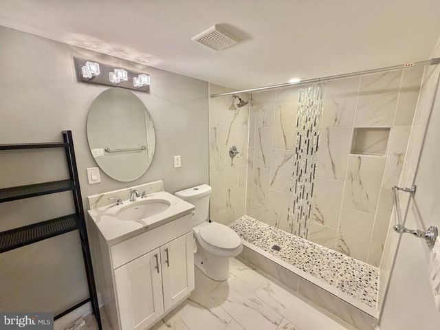 918 HAMILTON ST NW, Washington, DC 20011