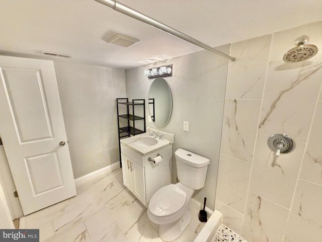 918 HAMILTON ST NW, Washington, DC 20011