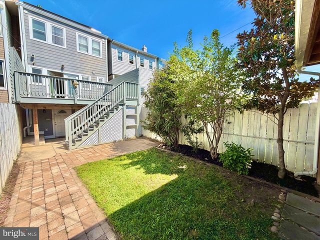 918 HAMILTON ST NW, Washington, DC 20011