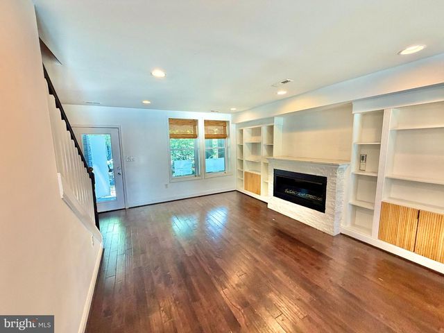 918 HAMILTON ST NW, Washington, DC 20011