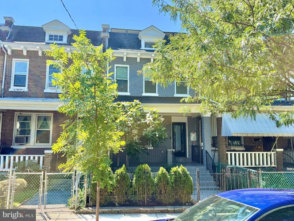 918 HAMILTON ST NW, Washington, DC 20011