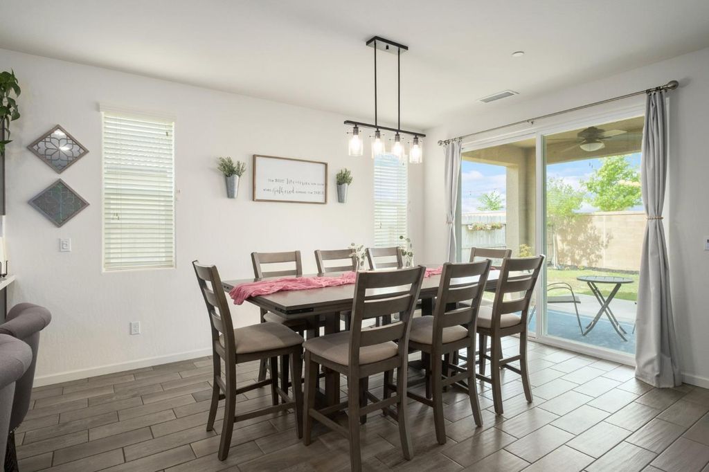 Image 11 of property listing at 644 Atlantica Drive S, Madera, CA 93636