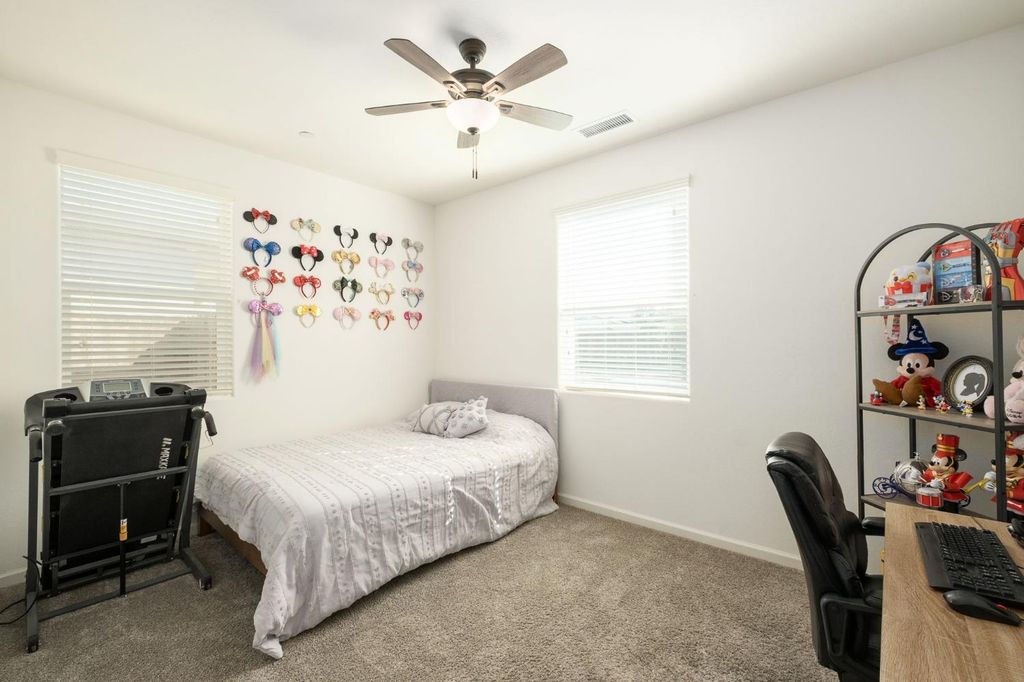 Image 17 of property listing at 644 Atlantica Drive S, Madera, CA 93636