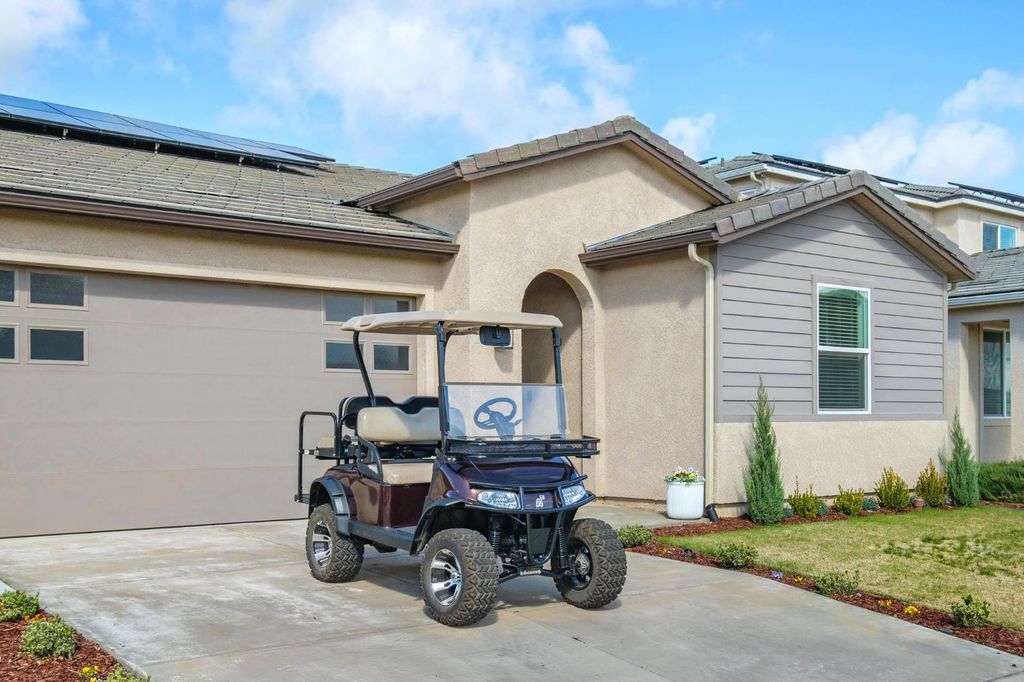 Image 26 of property listing at 644 Atlantica Drive S, Madera, CA 93636