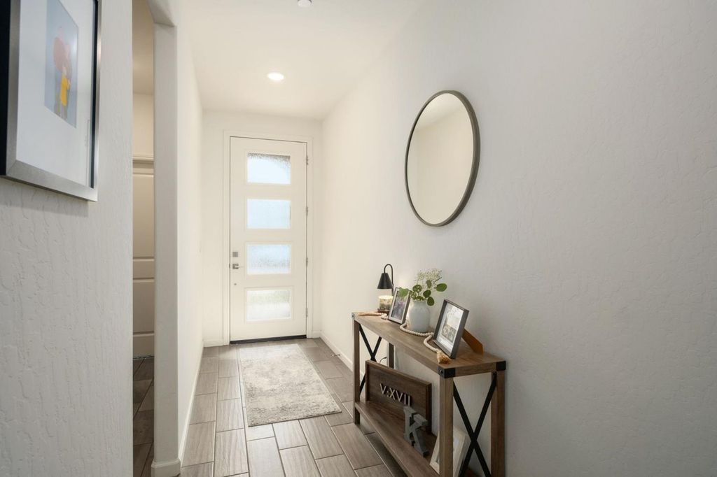 Image 4 of property listing at 644 Atlantica Drive S, Madera, CA 93636
