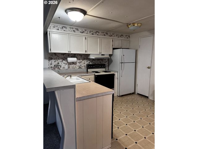 1400 CANDLELIGHT Dr 162, Eugene, OR 97402