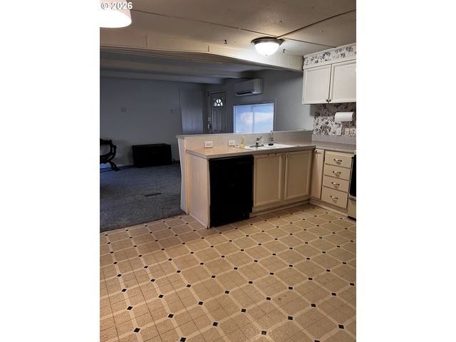 1400 CANDLELIGHT Dr 162, Eugene, OR 97402