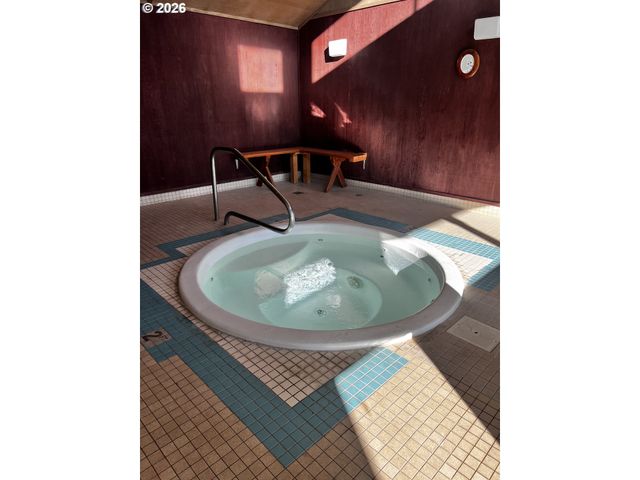 1400 CANDLELIGHT Dr 162, Eugene, OR 97402