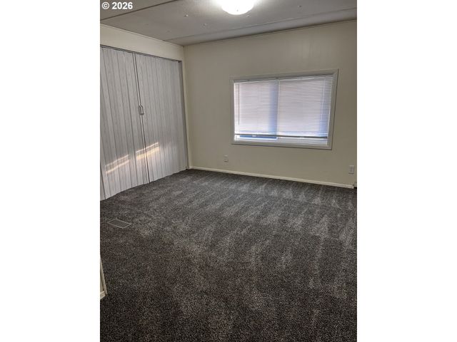 1400 CANDLELIGHT Dr 162, Eugene, OR 97402