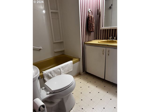 1400 CANDLELIGHT Dr 162, Eugene, OR 97402