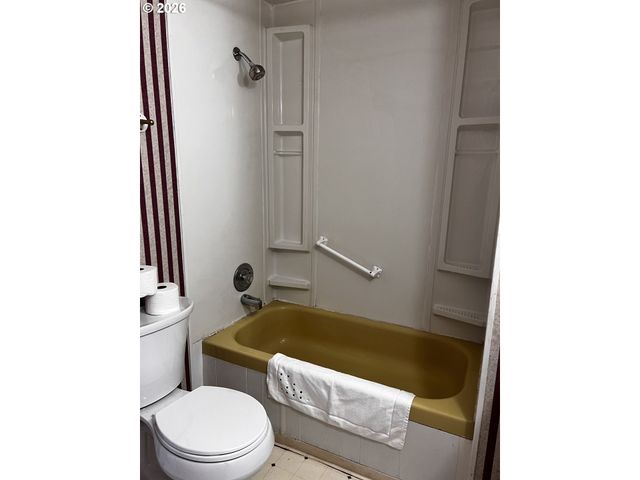 1400 CANDLELIGHT Dr 162, Eugene, OR 97402