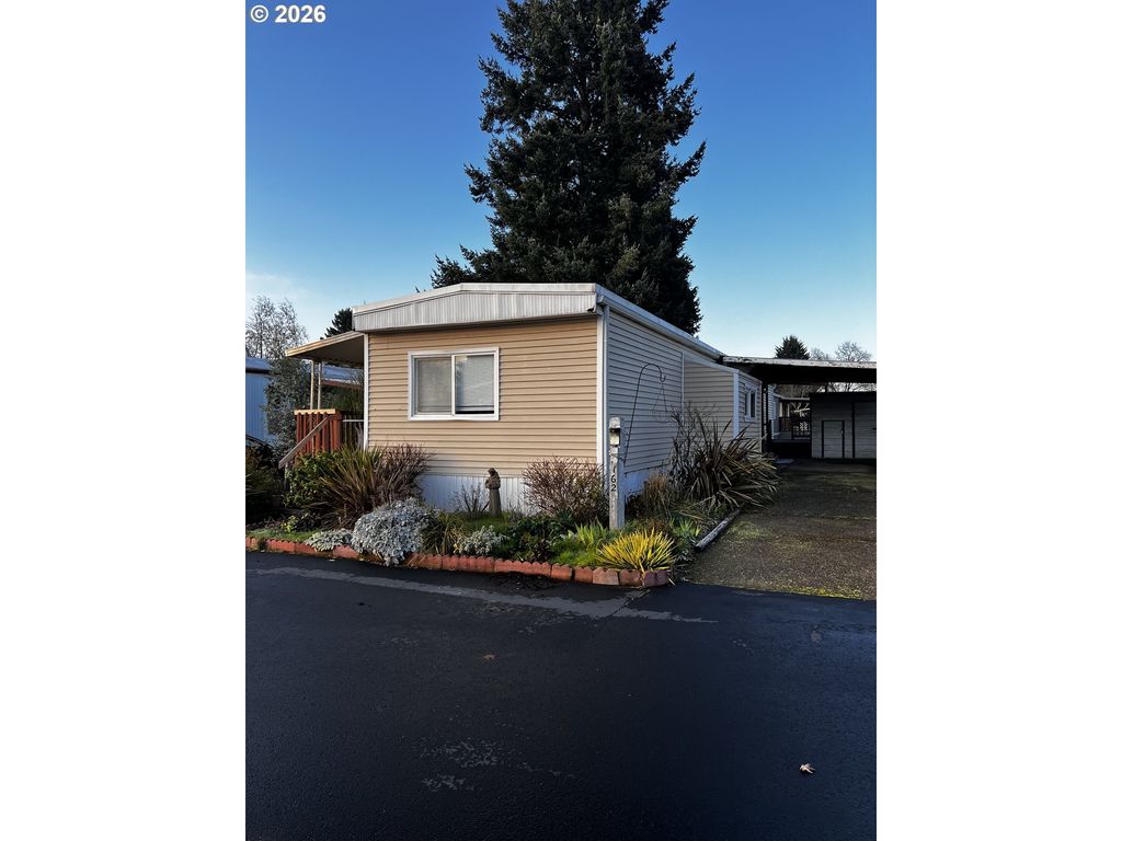 1400 CANDLELIGHT Dr 162, Eugene, OR 97402